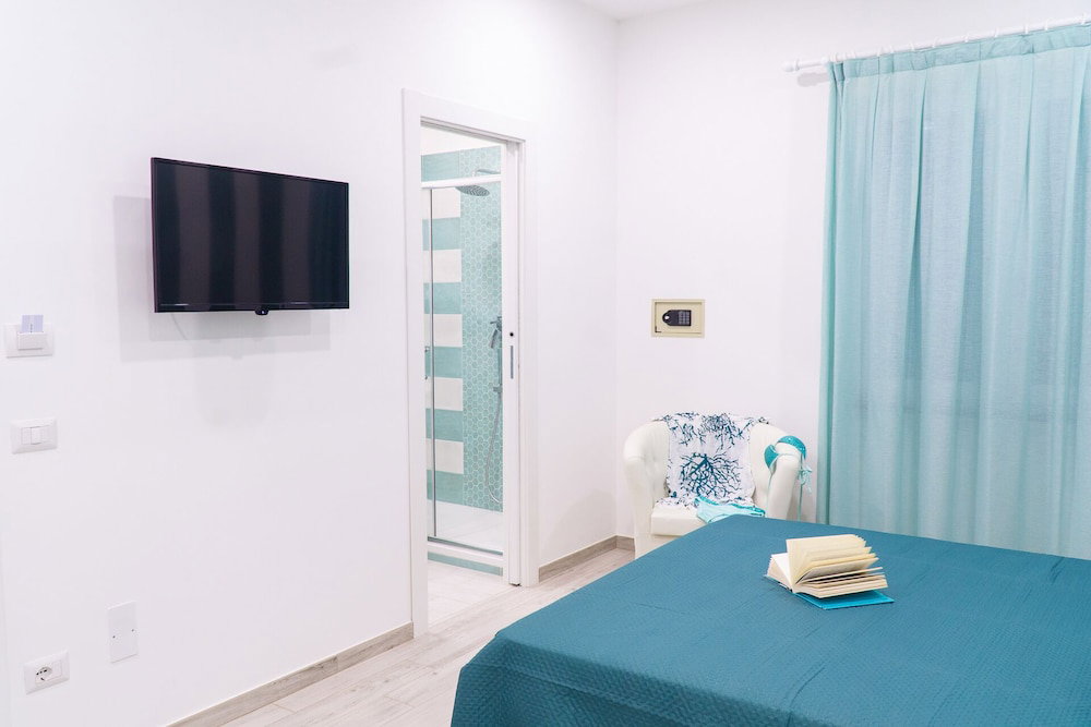 Summer Colors Rooms & Apartments