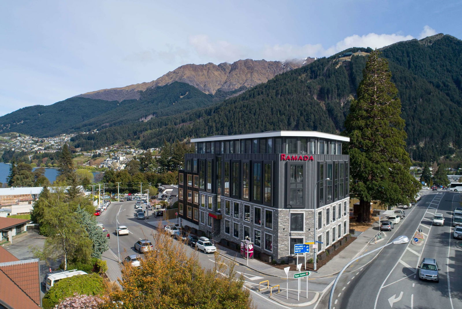 Hotel Ramada By Wyndham Queenstown Central