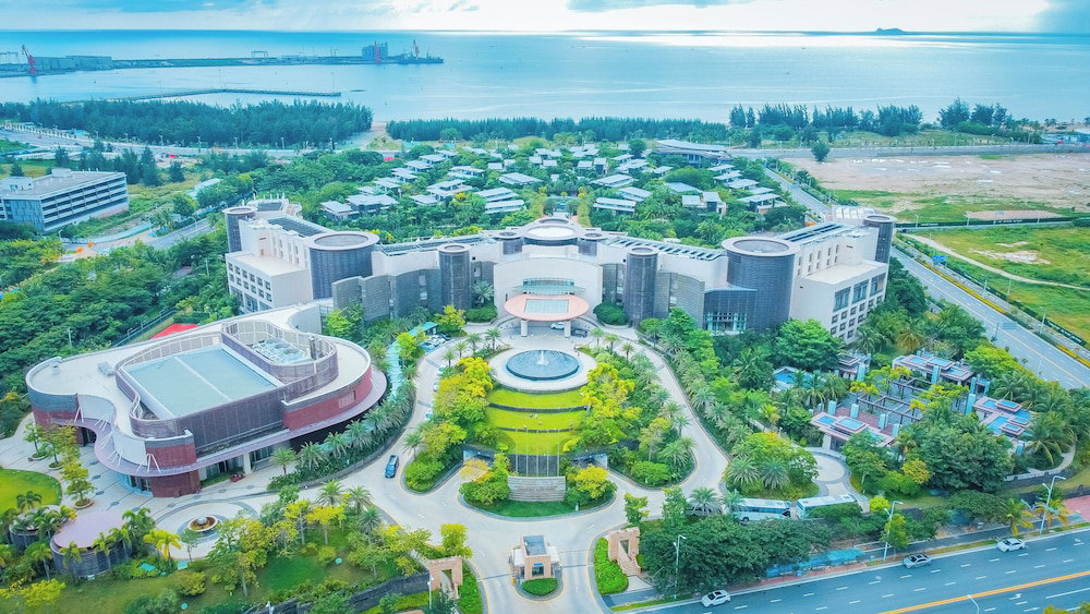 Hotel Sanya Yazhou Bay Resort, Curio Collection By Hilton
