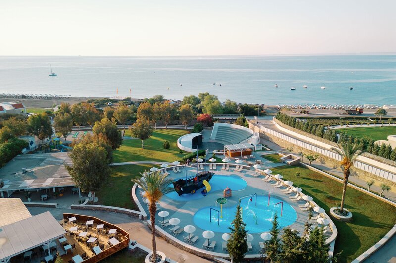 Miraluna Resort