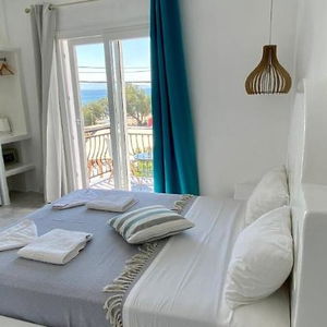 Hotel Manios Suites cazare Agia Anna