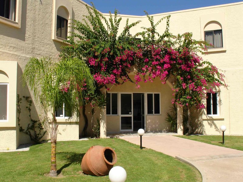 dal travel Summerland Hotel & Bungalows