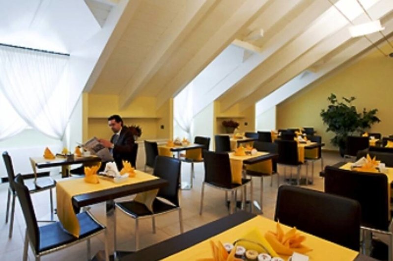 Best Western Crystal Palace Hotel