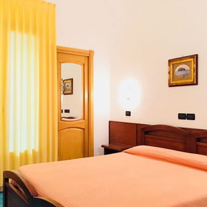 Sejur Pineta vacanta Ischia Porto