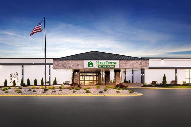 Hotel Hometowne Studios & Conference Center By Red Roof Cortland