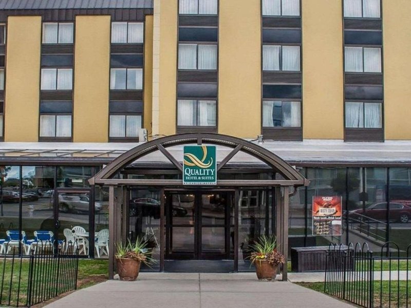 Quality Hotel & Suites At The Falls