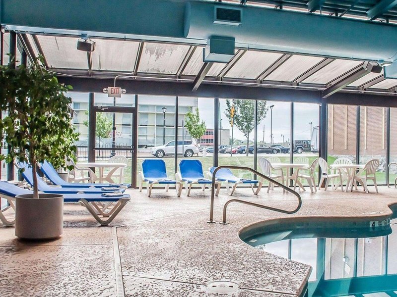Quality Hotel & Suites At The Falls