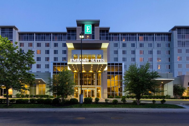 Hotel Embassy Suites By Hilton Newark Airport