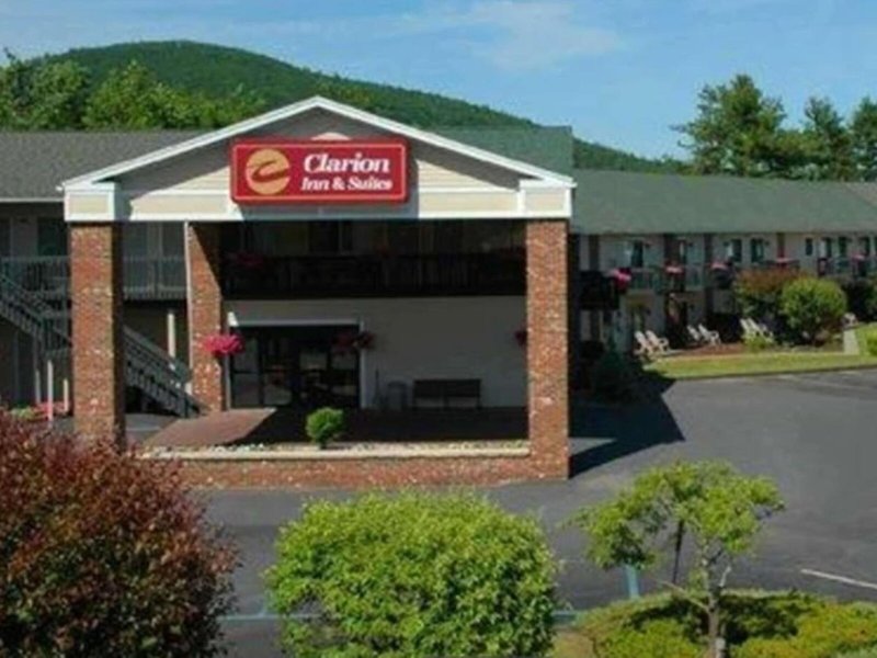 Hotel Clarion Inn & Suites At The Outlets Of Lake George