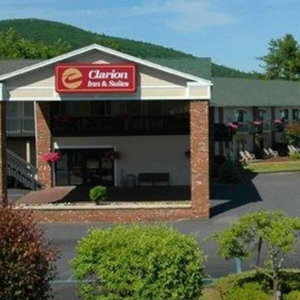 Hotel Clarion Inn & Suites At The Outlets Of Lake George cazare Lake George