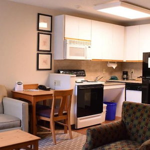 Hotel Cresthill Suites Syracuse cazare East Syracuse