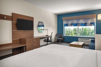 Holiday Inn Express & Suites Queensbury Lake George Area