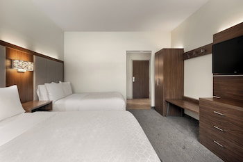 Holiday Inn Express & Suites Queensbury Lake George Area