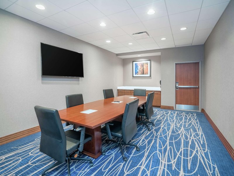 Hampton Inn & Suites Newburgh Stewart Airport