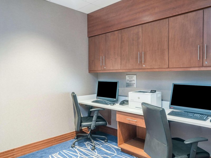 Hampton Inn & Suites Newburgh Stewart Airport