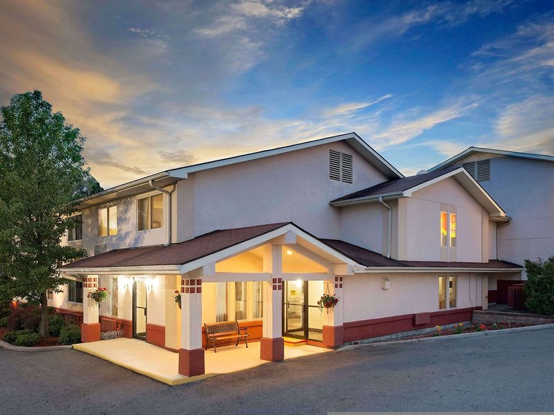 Hotel Super 8 By Wyndham Newburgh/West Point Near Stewart Airport