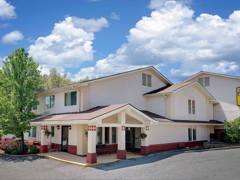 Super 8 By Wyndham Newburgh/West Point Near Stewart Airport