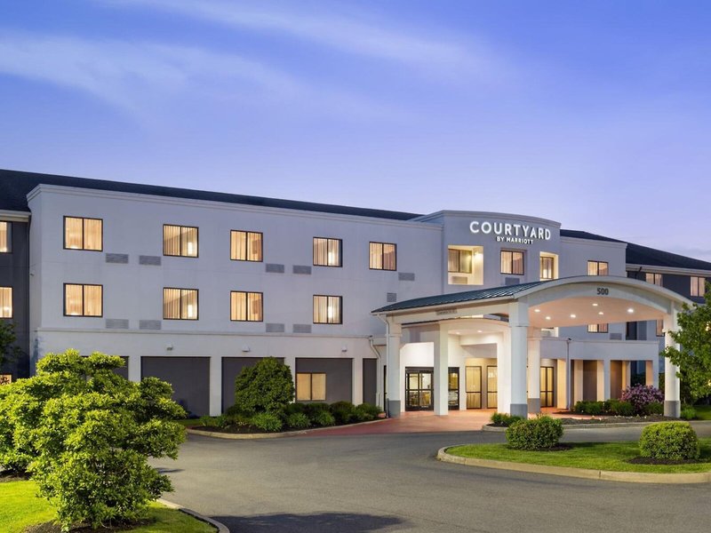 Hotel Courtyard Kingston