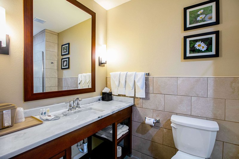 Hotel Comfort Suites Fishkill Near Interstate 84