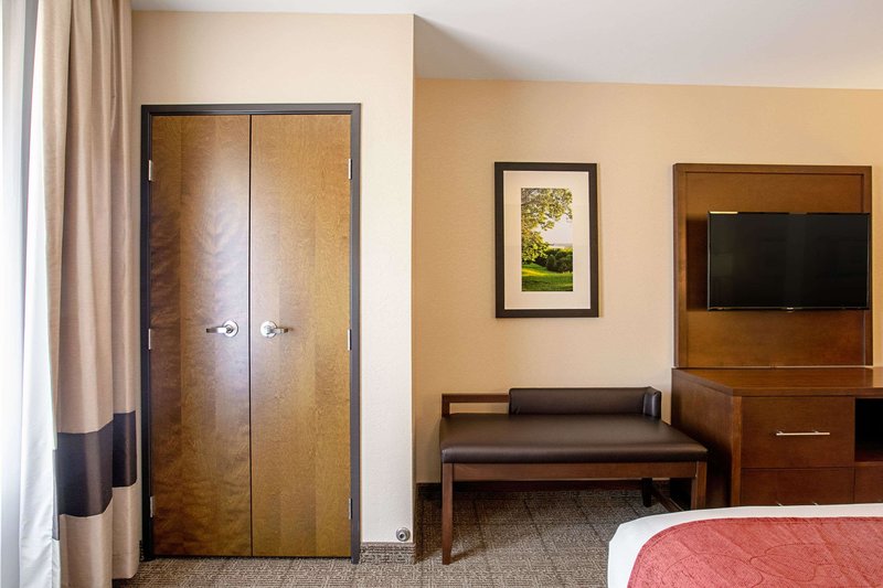 Comfort Suites Fishkill Near Interstate 84