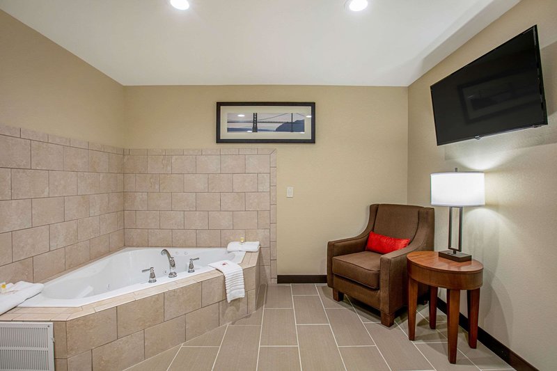 Comfort Suites Fishkill Near Interstate 84