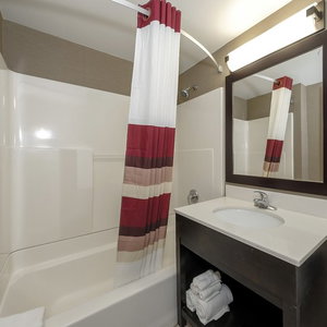 Hotel Red Roof Inn & Suites Newburgh - Stewart Airport cazare New Windsor