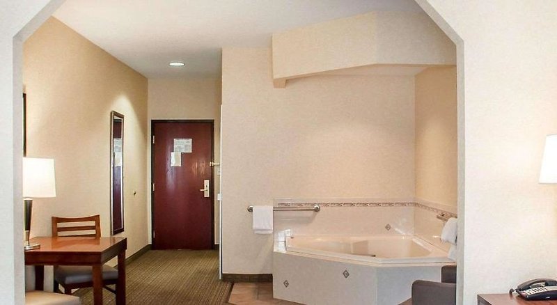 Hotel Comfort Inn & Suites