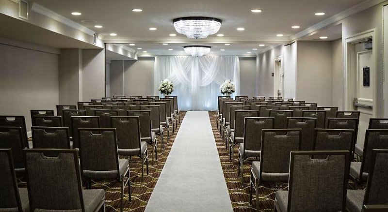 Hotel Doubletree By Hilton Fairfield Hotel & Suites