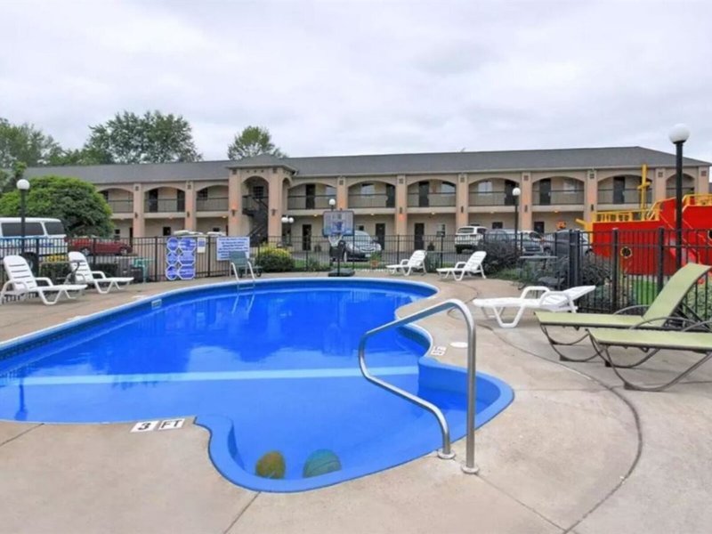 Econo Lodge At The Falls North