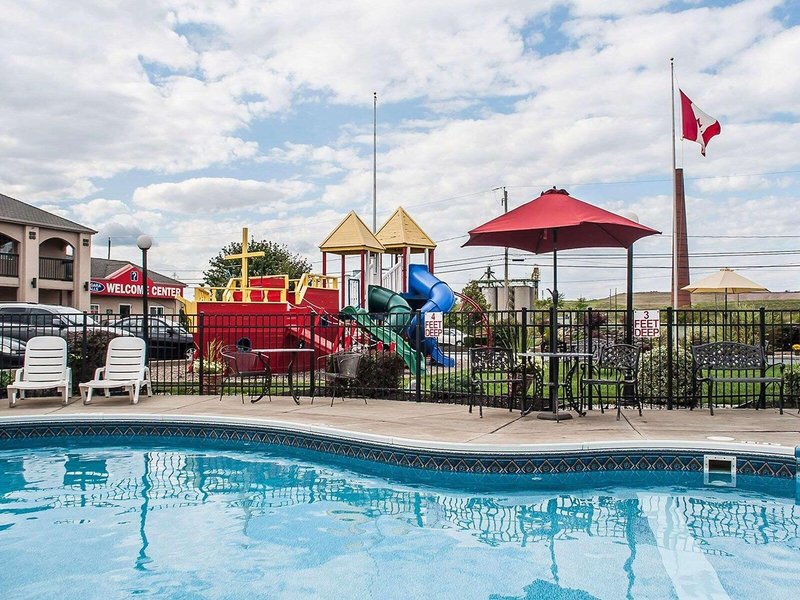 Econo Lodge At The Falls North