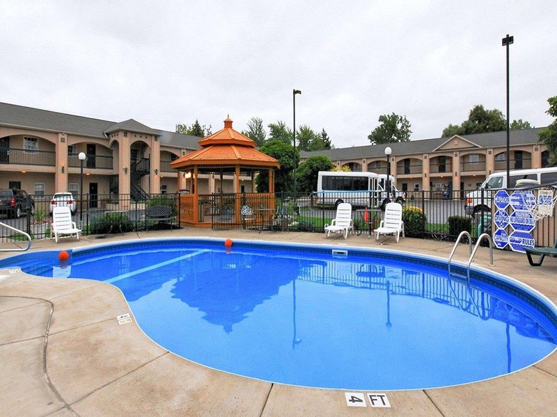 Econo Lodge At The Falls North