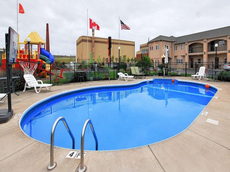 Econo Lodge At The Falls North