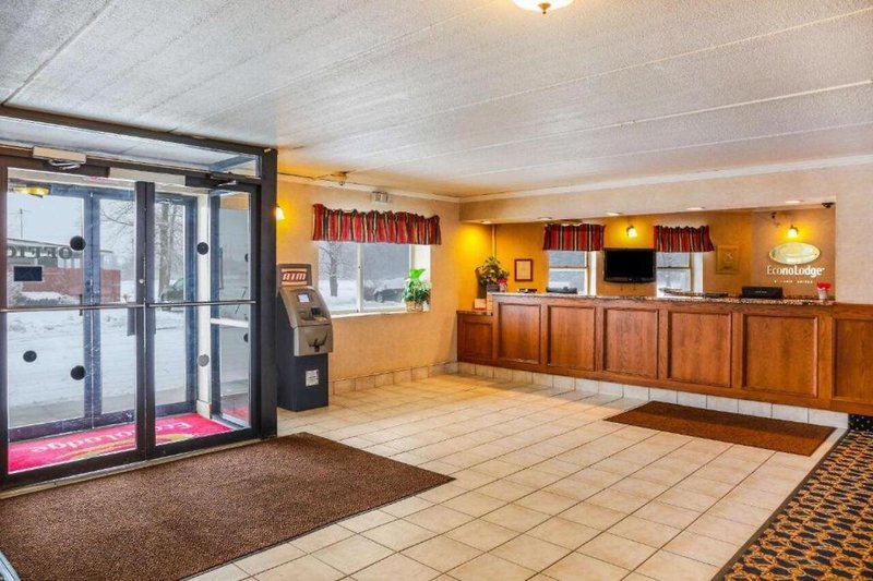 Econo Lodge Darien Lakes