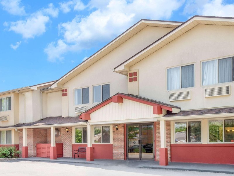 Hotel Super 8 By Wyndham Kingston