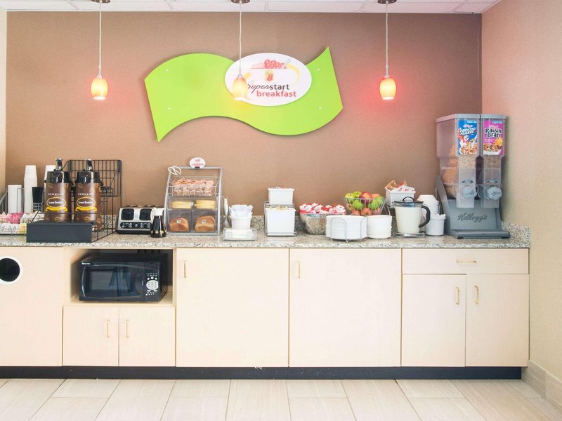 Hotel Super 8 By Wyndham Plattsburgh