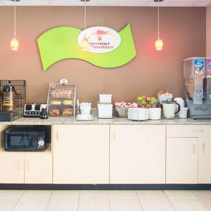 Hotel Super 8 By Wyndham Plattsburgh cazare Plattsburgh