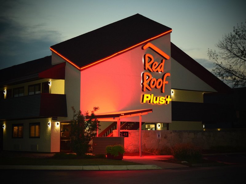 Hotel Red Roof Plus+ University At Buffalo-Amherst