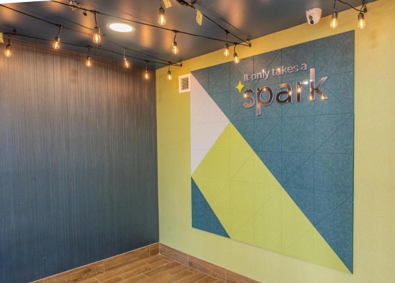 Hotel Spark By Hilton Sterling Dulles Airport