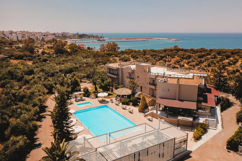 Apollo Resort Art