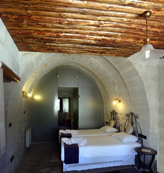 Hotel El Puente Cave