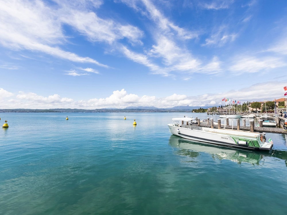 Hotel Cloistered Apartment In Sirmione Near Lake