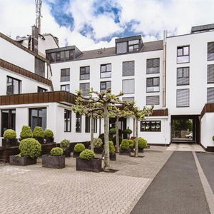 Hotel &Repeat Koln Airport cazare Koln