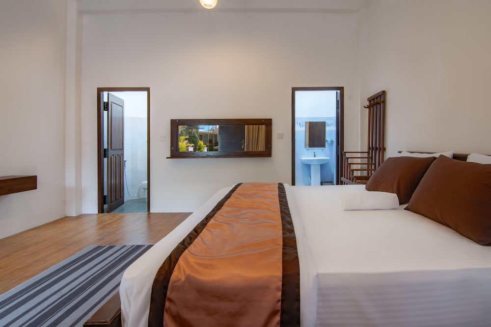Hotel Queen's Bay Hotel
