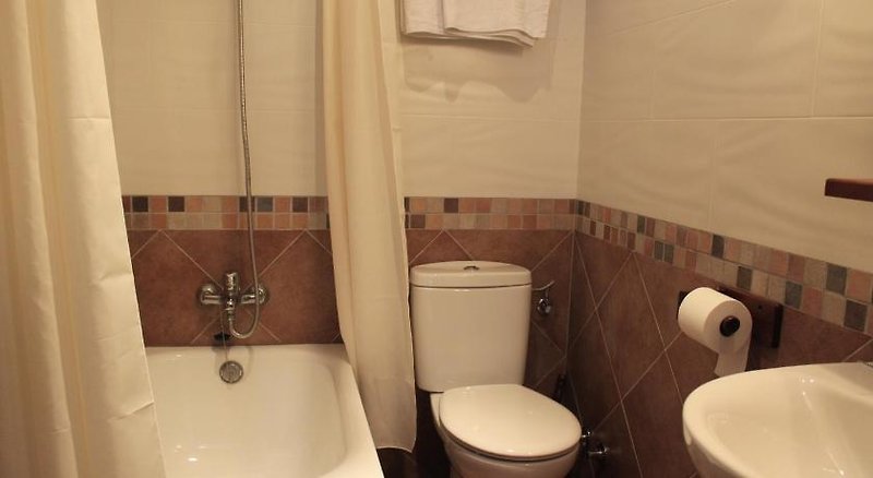 Hotel Hostal El Pilar