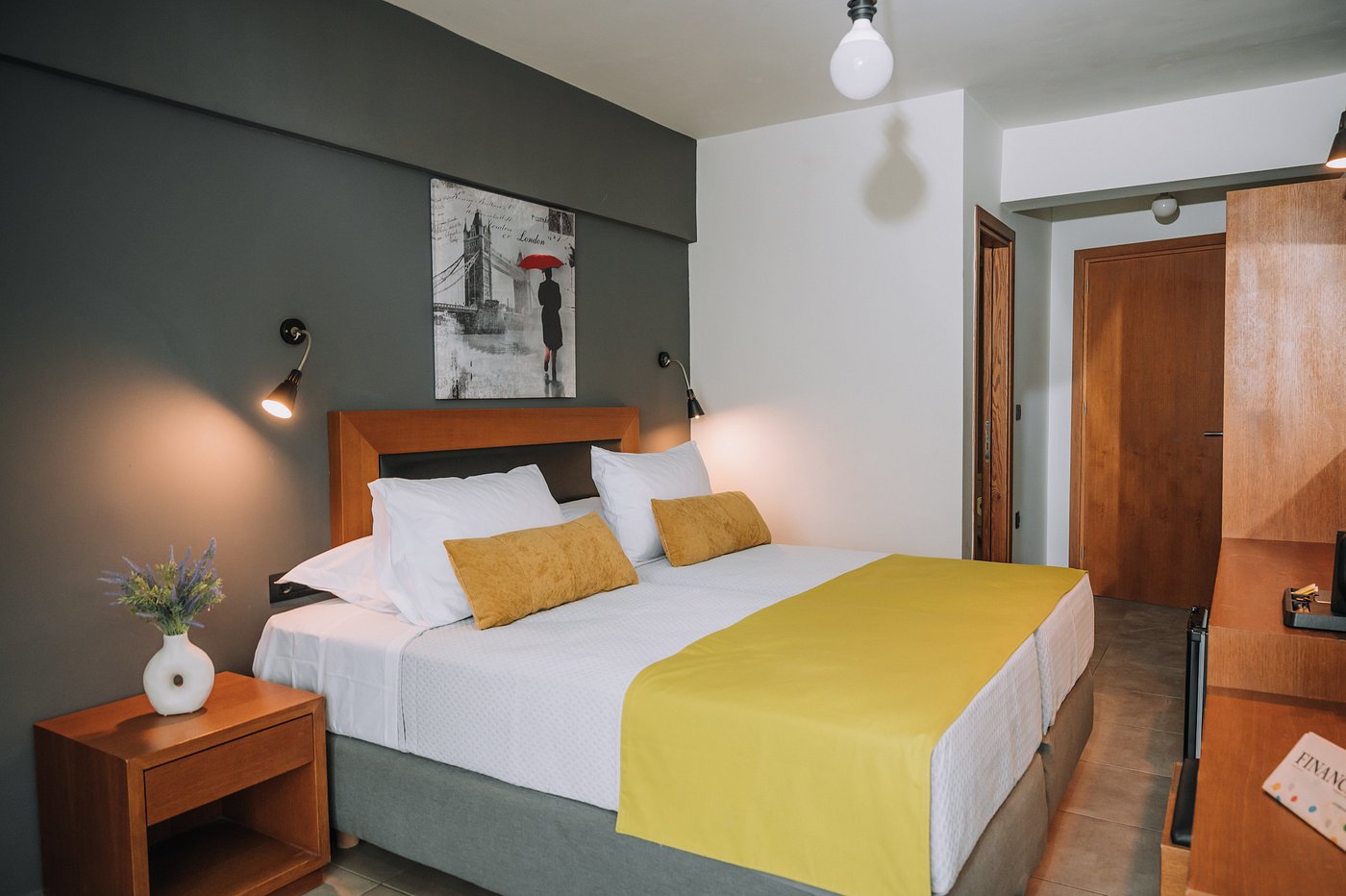 dal travel Amphitryon City Hotel