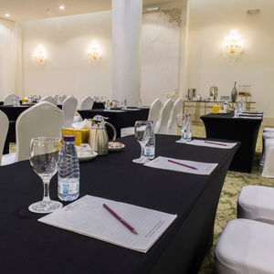 Hotel Crowne Plaza Riyadh Al Waha cazare Riyadh