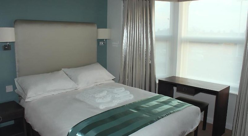 Hotel Mccaffertys Bar & Guest House