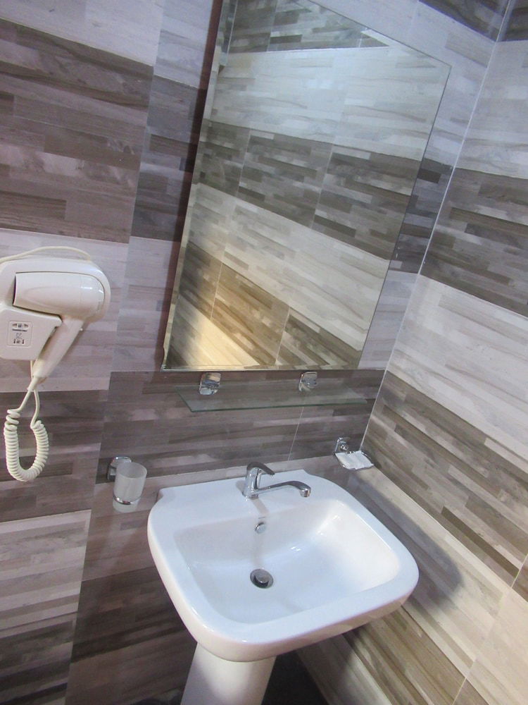 Hotel Sand Bank Hotel & Restaurant