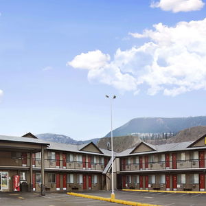 Hotel Super 8 By Wyndham Kamloops East cazare Kamloops