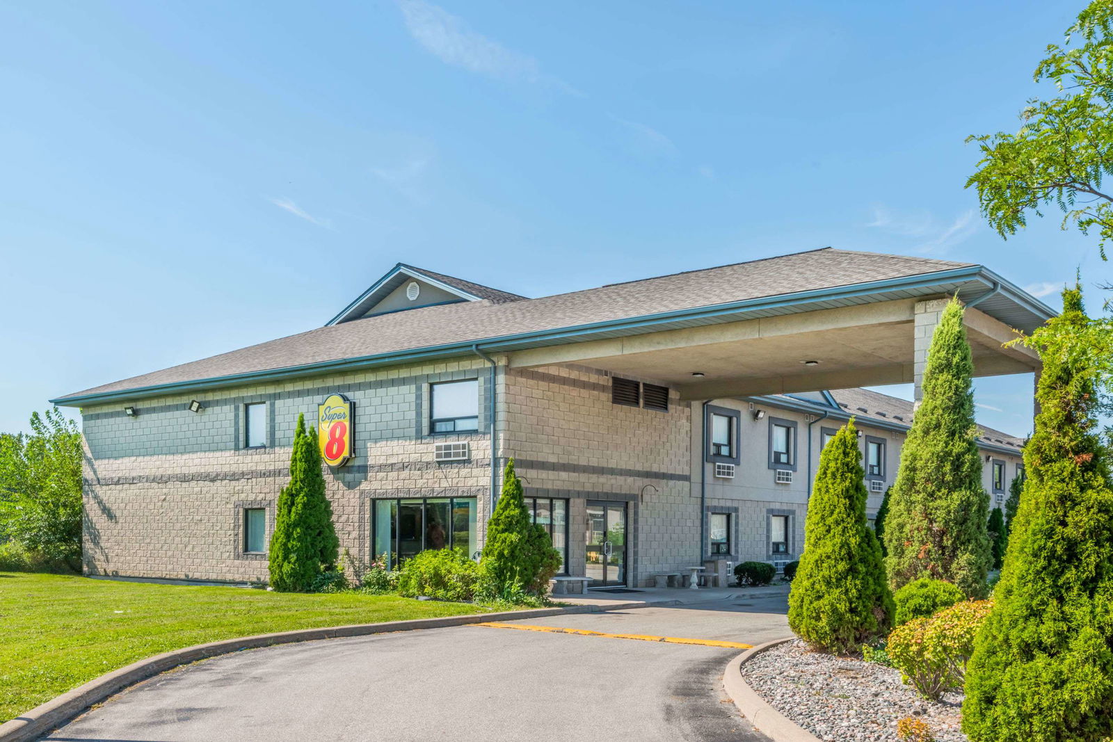 Hotel Super 8 By Wyndham Ambassador Bridge Windsor On